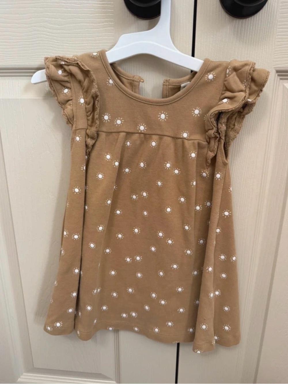 Quincy Mae Tan Daisy Flutter Sleeve Dress with sun print